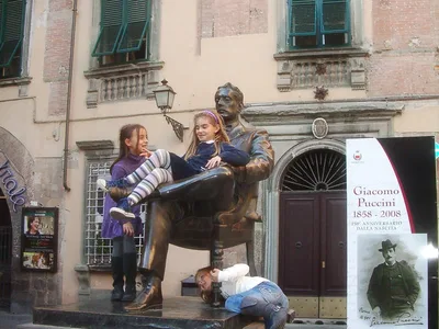 Lucca Giacomo Puccini Statue
