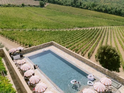 Vignamaggio Pool Party Corner View Hearts