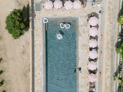 Vignamaggio Pool Party Hearts