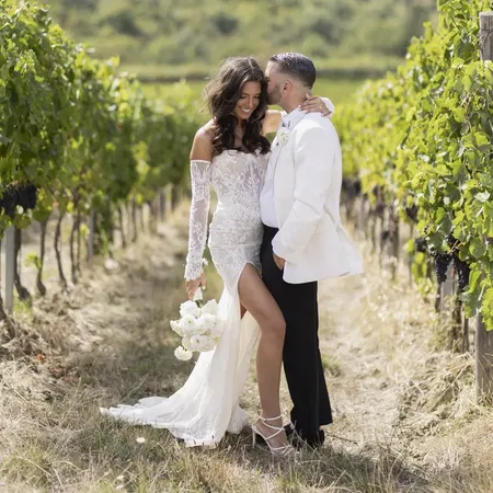 Le Filigare Couple In The Vineyard