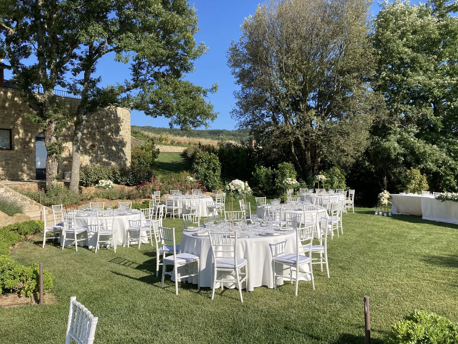 Relais del Grano E Vino Tables Outside