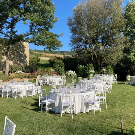 Relais del Grano E Vino Tables Outside