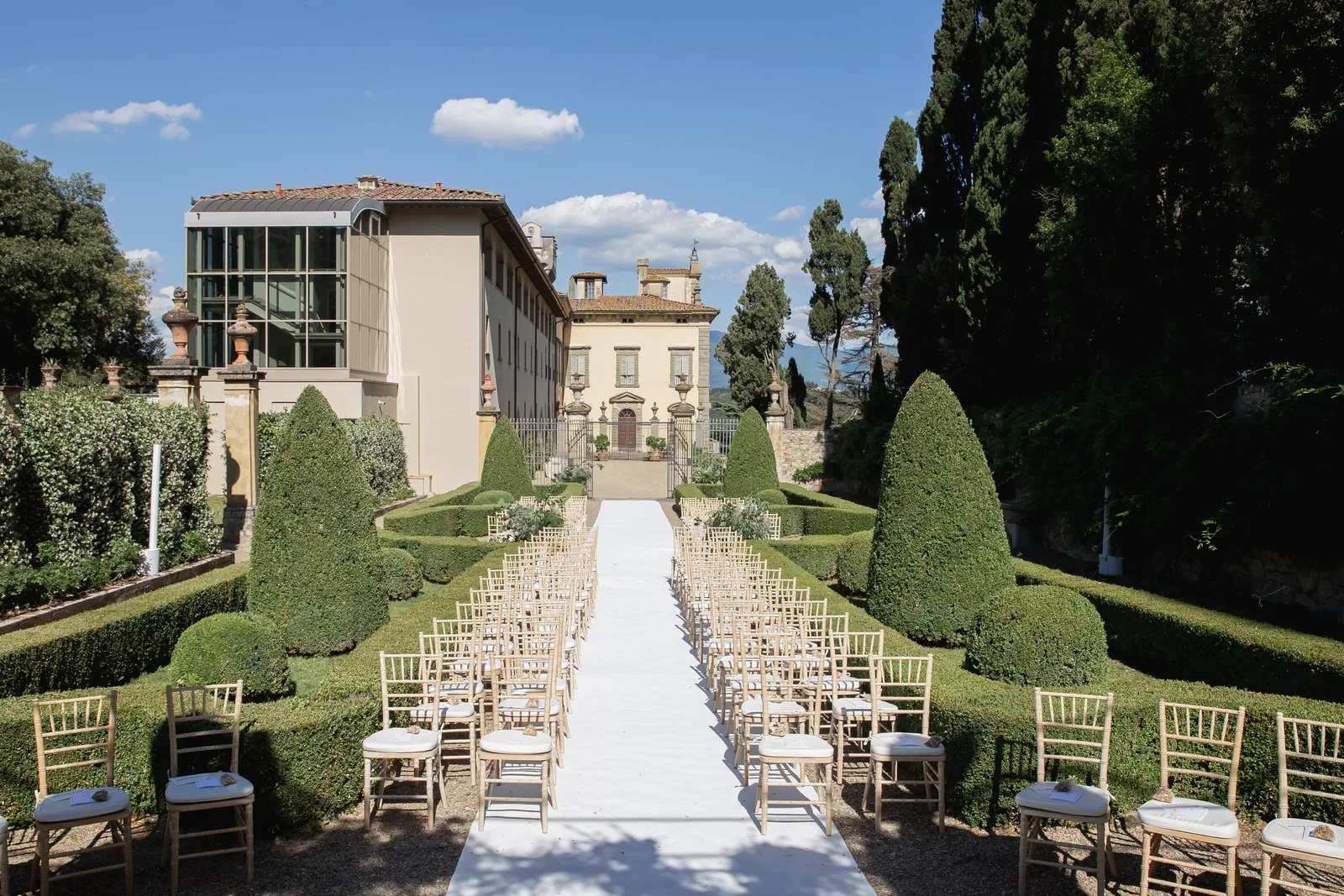 Tenuta la Cona Ceremony With Villa Facade
