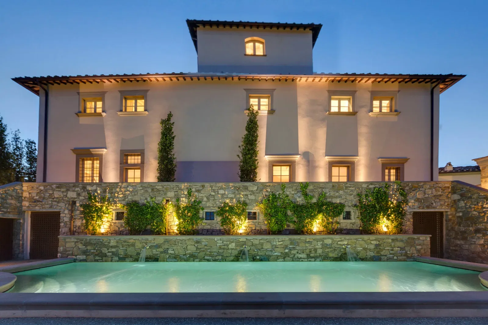 The Painter S Retreat Facade At Dusk