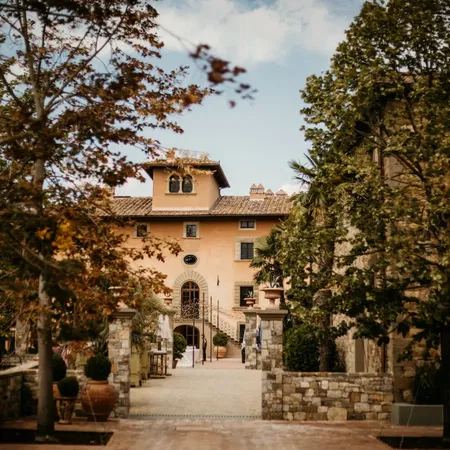Vignamaggio Entrance To la Piazza