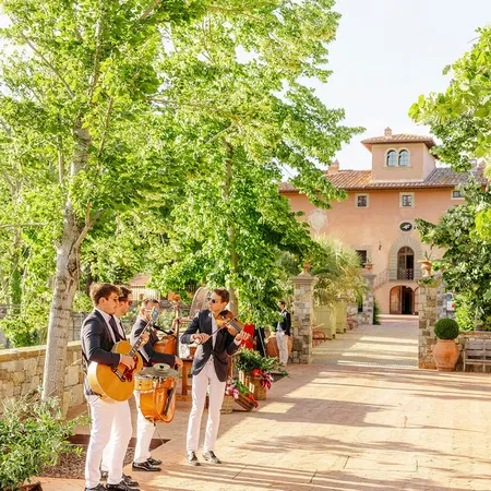 Vignamaggio Entrance With Musicians