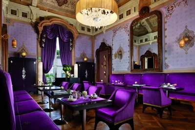 Villa Cora Cardsroom