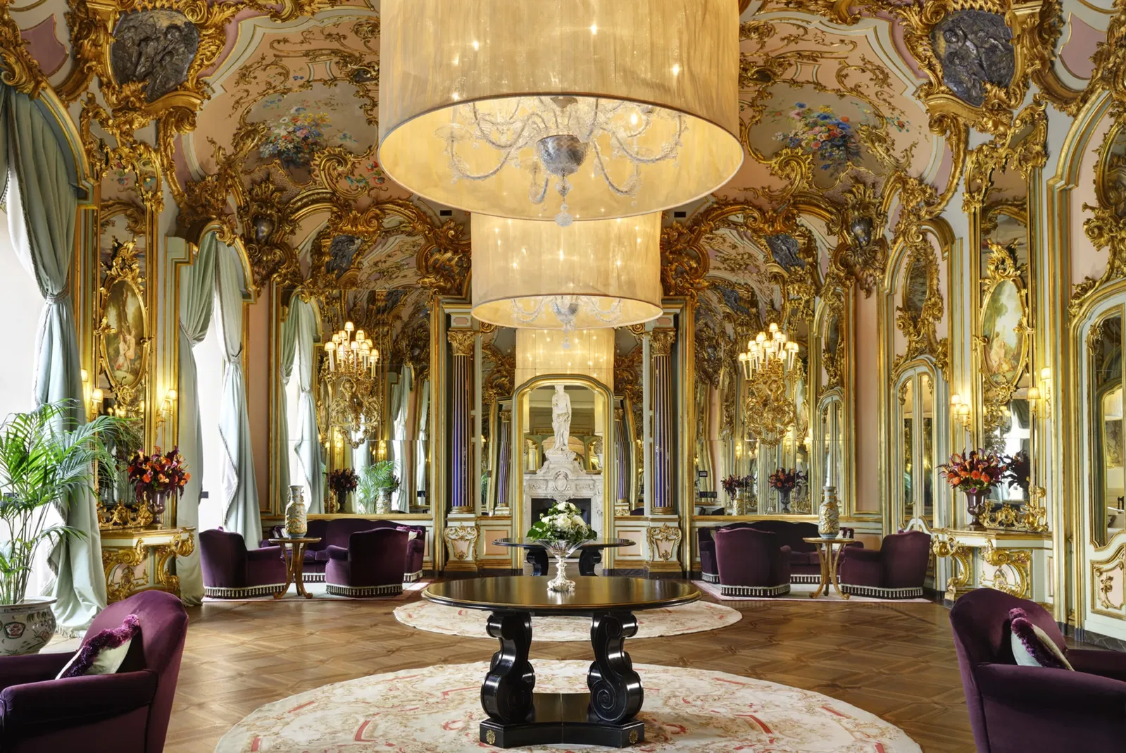 Villa Cora Mirrors Room