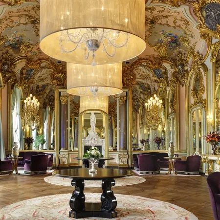Villa Cora Mirrors Room