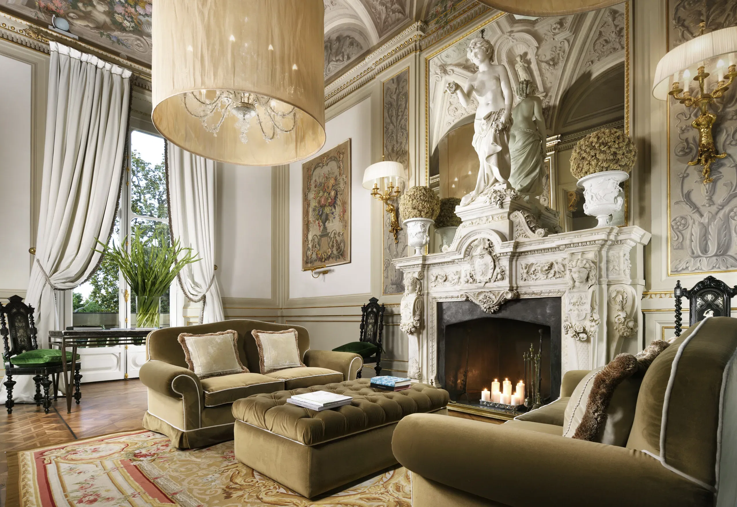 Villa Cora White Room