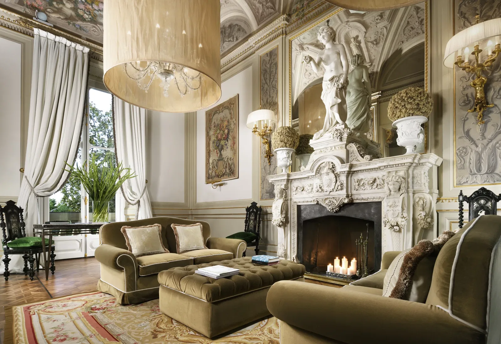 Villa Cora White Room