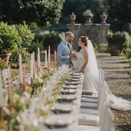 Villa Medicea di Lilliano Table And Couple